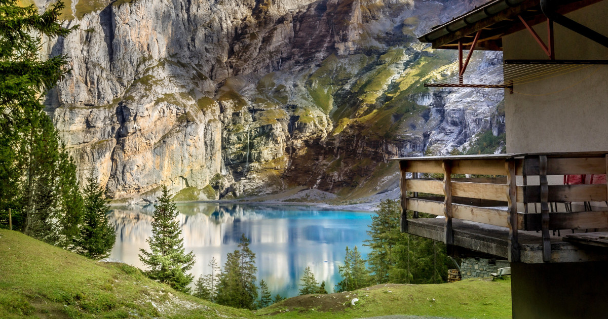 Amazing tourquise Oeschinnensee lake, wooden chalet and Swiss Alps, Berner Oberland, Switzerland