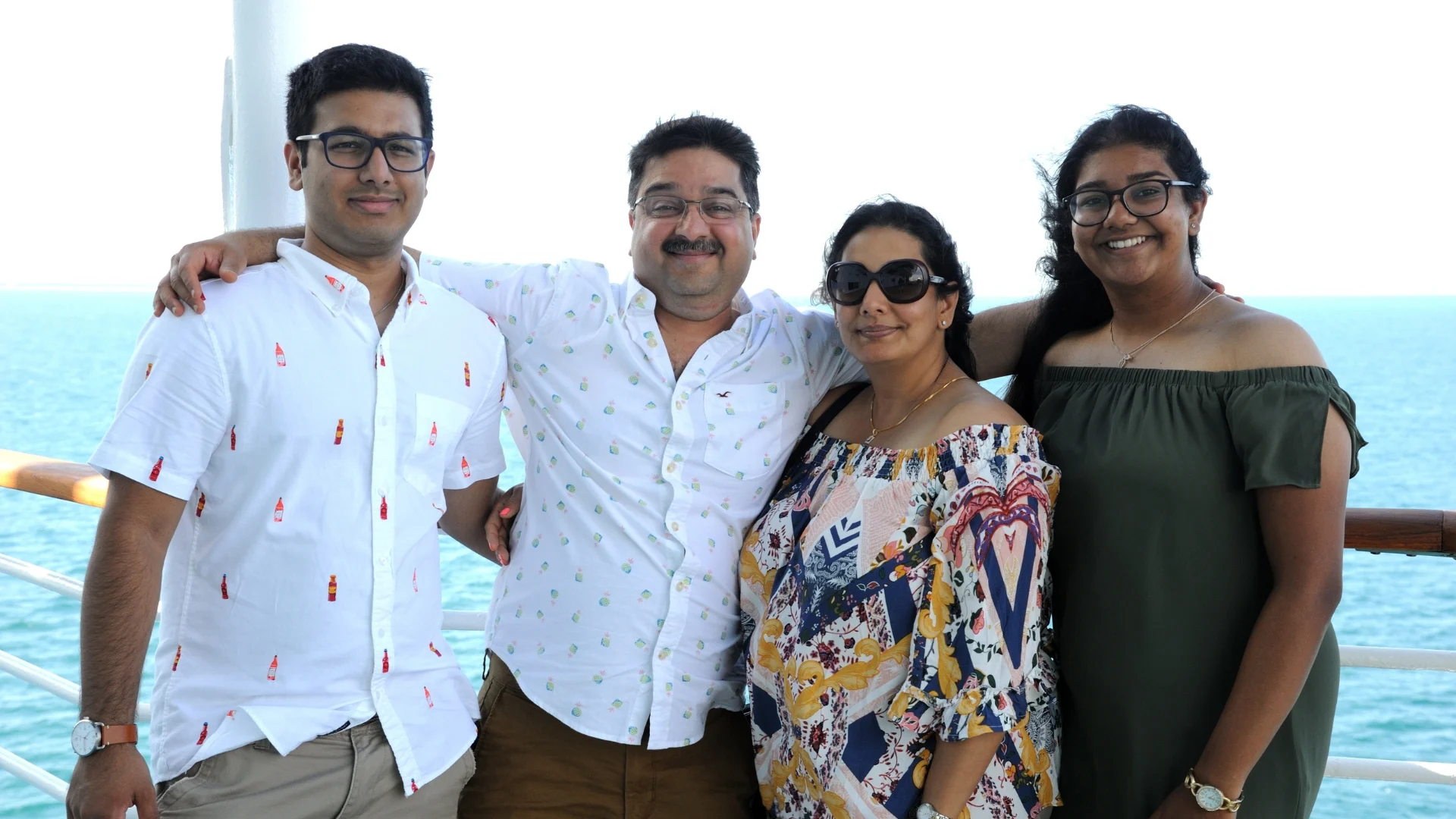 Blog_A Guide-to-Choosing-the-Best-Cruise-for-Your-Family_Family-on-a-cruise