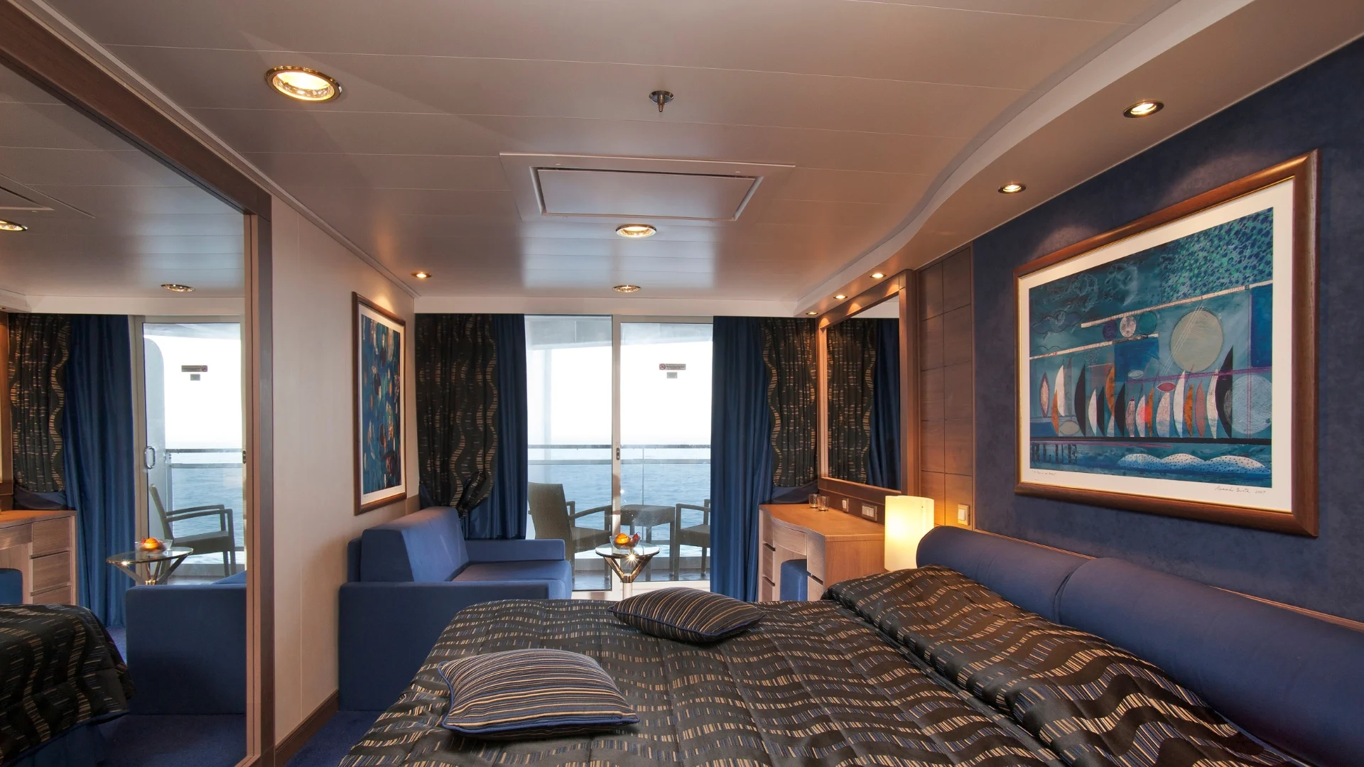 Blog_Cruise-Cabin-101-How-to-Find-the-Best-Fit-for-Your-Trip_Cruise-Ship-Balcony-Cabin