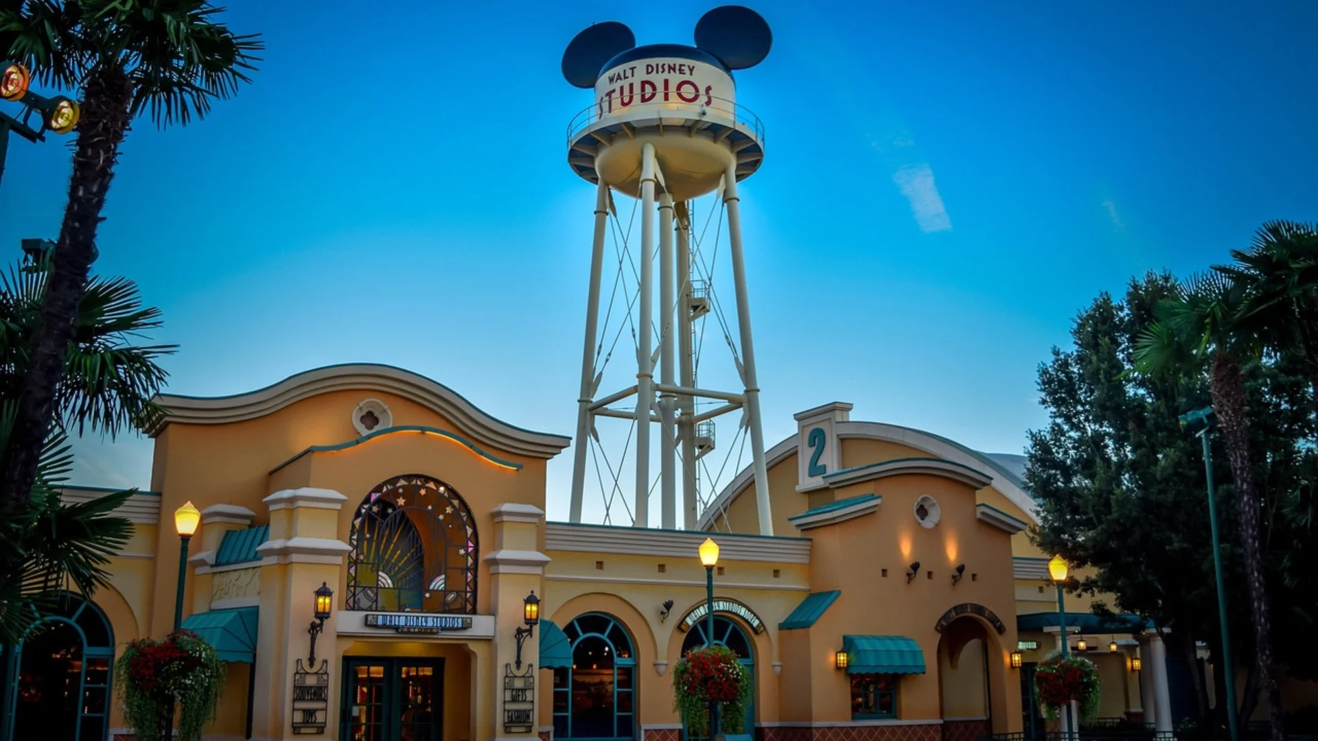 Blog_Getting-the-Most-Out-of-Magic-Hours-at-Disneyland-Paris_Disneyland-paris-studios-tower