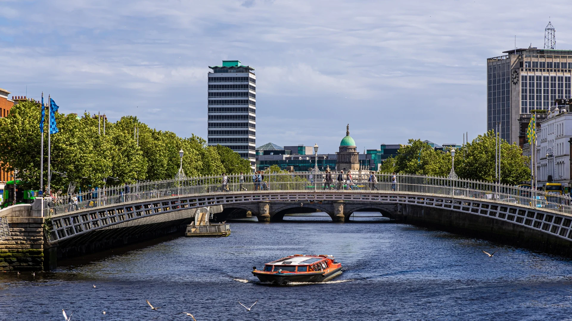Blog_How-to-Spend-a-Perfect-Weekend-in-Dublin!_Dublin-river-Liffey