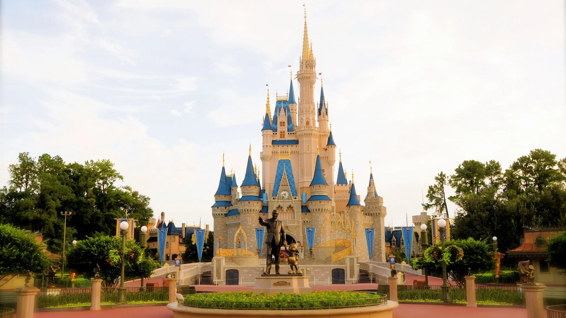 Blog_Must-See-Attractions-at-Walt-Disney-World-Florida_Walt-Disney-World-Castle