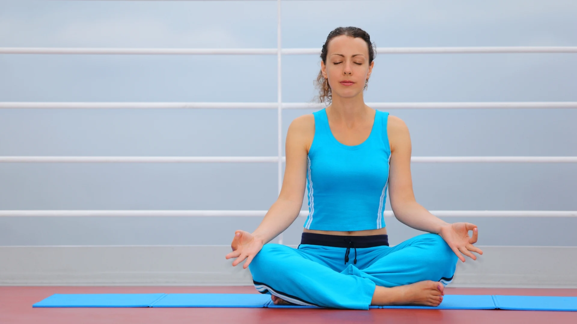 Blog_Stay-Healthy-on-a-Cruise-Tips-for-Well-Being_Woman-doing-yoga