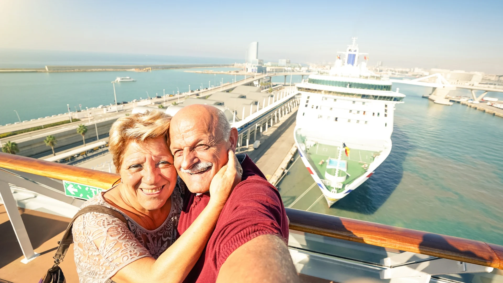 Blog_Tips-for-Staying-Healthy-and-Happy-on-a-Cruise_happy-couple-on-cruise-ship