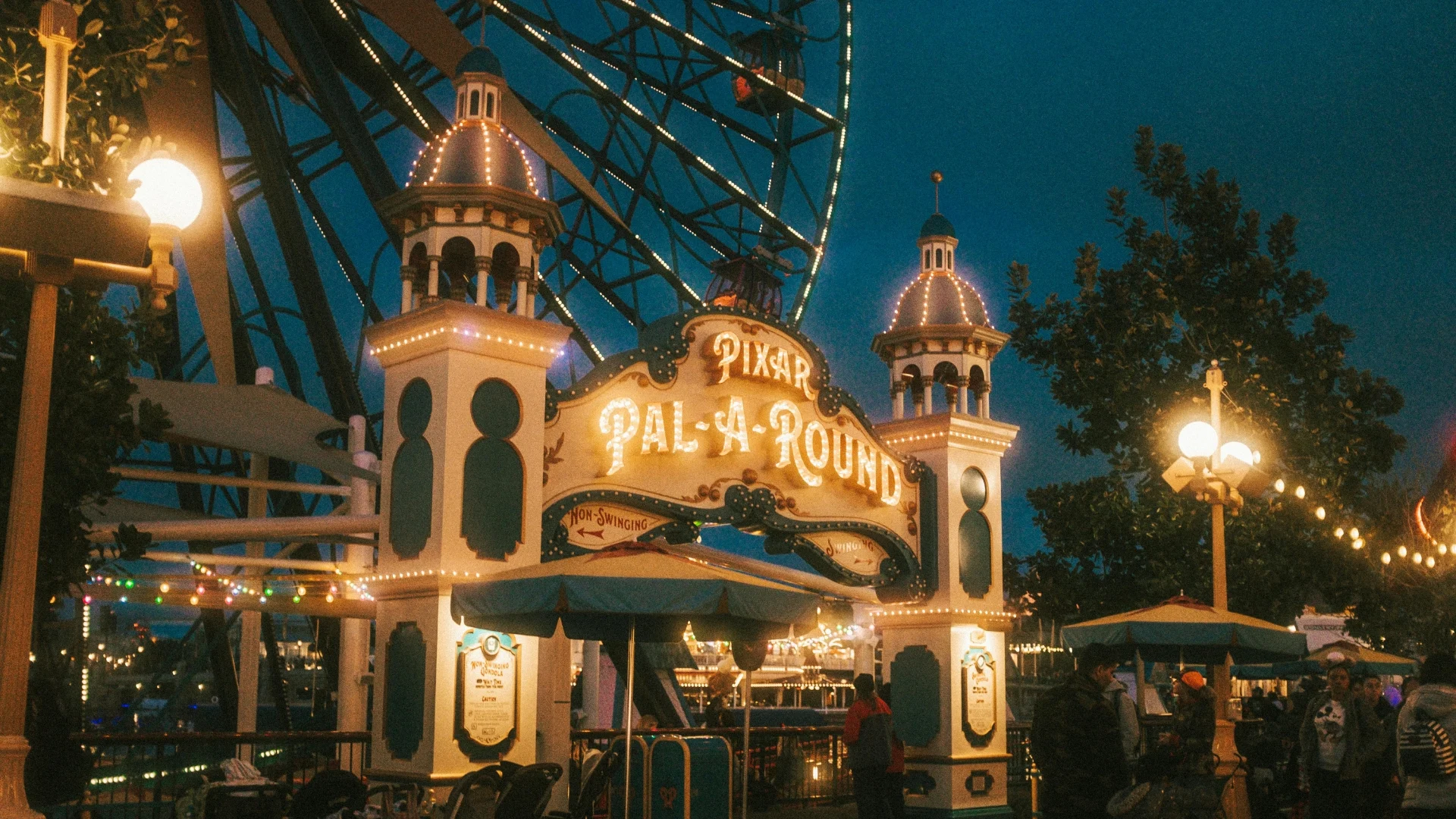 Blog_Your-Ultimate-Guide-to-Disneyland-California-Rides_Disneyland-California-Pixar-Pal-a-round