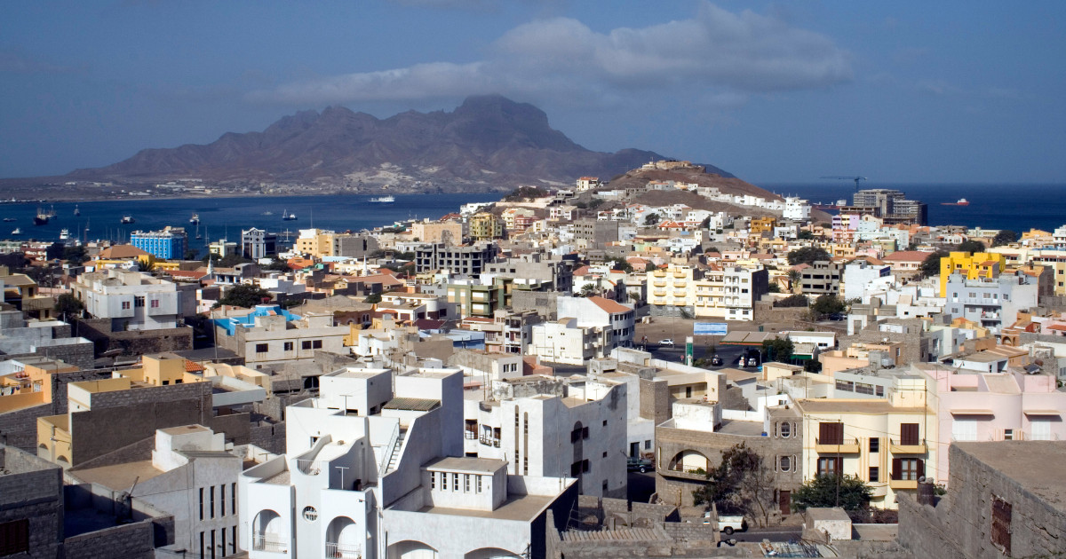 Overview of Cape Verde (buildings, mountains etc.)